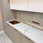 Прямая столешница на кухню изготовлено в правила камня