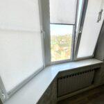 Угловой подоконник из акрила изготовлено в правила камня