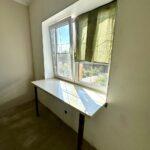 Подоконник-столешница из искусственного камня изготовлено в правила камня