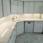 Кухонная столешница и двойная мойка из акрилового камня изготовлено в правила камня