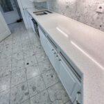 Кухонная столешница и двойная мойка из акрилового камня изготовлено в правила камня