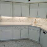 Кухонная столешница и двойная мойка из акрилового камня изготовлено в правила камня