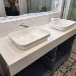 Столешница с раковинами из акрила для ванной комнаты изготовлено в правила камня