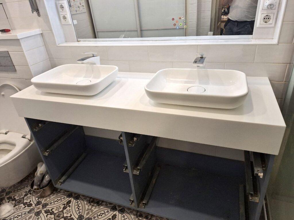 Столешница с раковинами из акрила для ванной комнаты изготовлено в правила камня