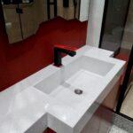 Акриловая столешница с интегрированной раковиной в ванную комнату изготовлено в правила камня