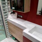 Акриловая столешница с интегрированной раковиной в ванную комнату изготовлено в правила камня