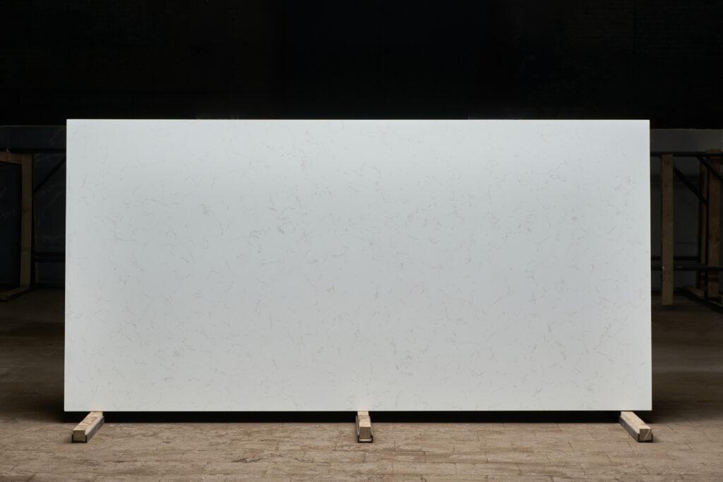 Primax Quartz 931 Sunny Carrara изготовлено в правила камня
