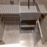 Тумба, раковина и столешница с перфорацией из акрила изготовлено в правила камня