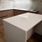 Акриловая столешница с мойкой и остров на кухню изготовлено в правила камня
