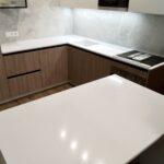 Акриловая столешница с мойкой и остров на кухню изготовлено в правила камня