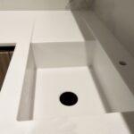 Акриловая столешница с мойкой и остров на кухню изготовлено в правила камня