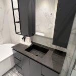 Столешница и интегрированная раковина из кварцевого агломерата для ванной комнаты изготовлено в правила камня