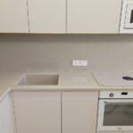 Кухонная столешница, фартук и мойка из акрилового камня изготовлено в правила камня