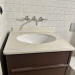 3 столешницы в ванную комнату из акрилового камня изготовлено в правила камня