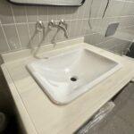 3 столешницы в ванную комнату из акрилового камня изготовлено в правила камня