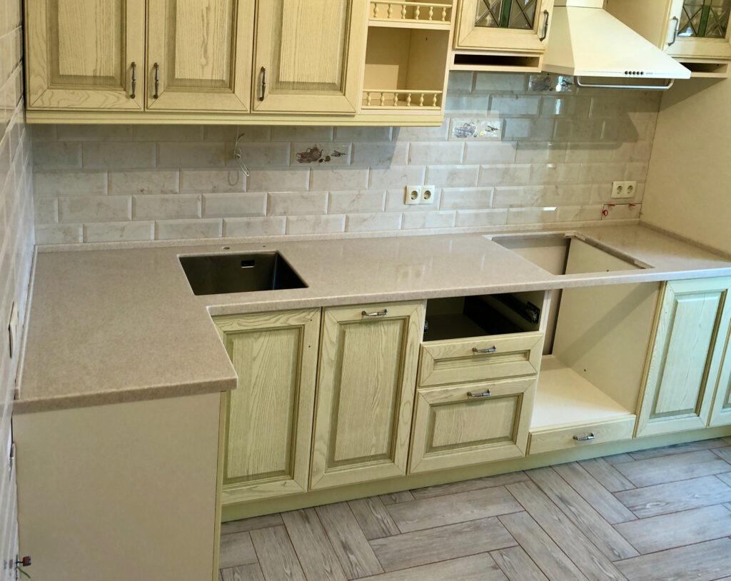 Угловая столешница из акрила на кухню изготовлено в правила камня