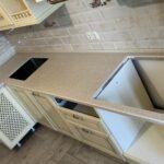Угловая столешница из акрила на кухню изготовлено в правила камня