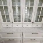 Кварцевые столешницы и фартук на кухню изготовлено в правила камня