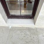 2 подоконника и порог из акрилового камня изготовлено в правила камня